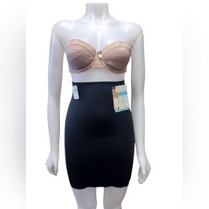 Assets By Sara Blakely NWT Black Half Slip Spanx Size Medium